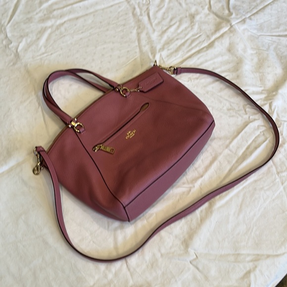 COACH pink purse with dust bag ! Used once and in awesome condition - Picture 2 of 10